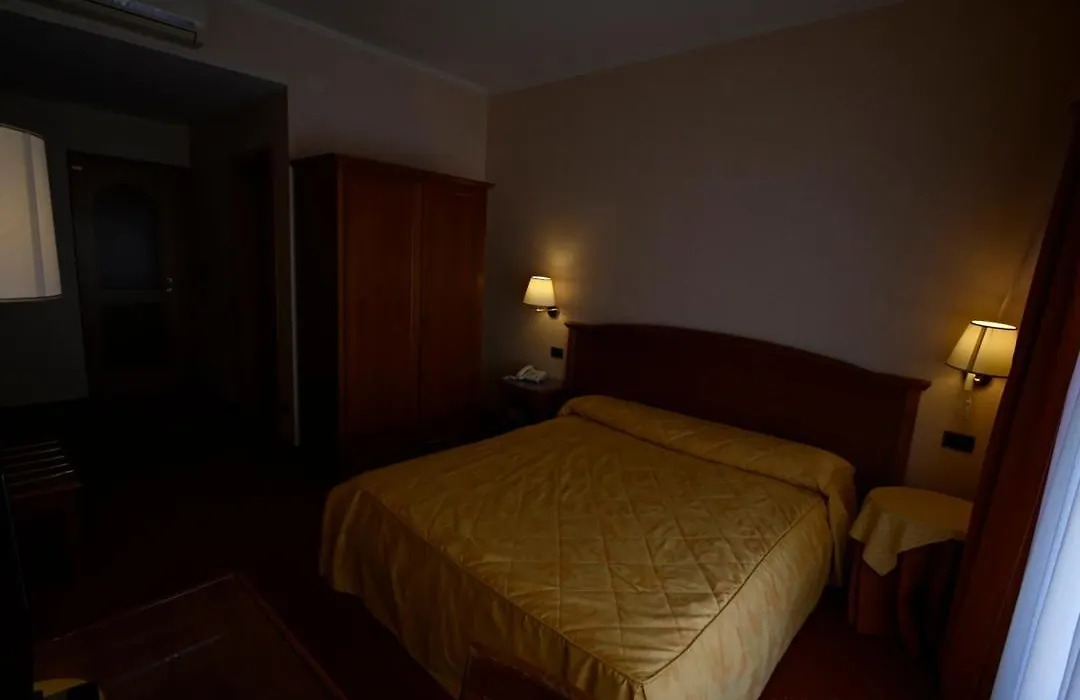 Villa Sirena Hotel E Ricevimenti-1